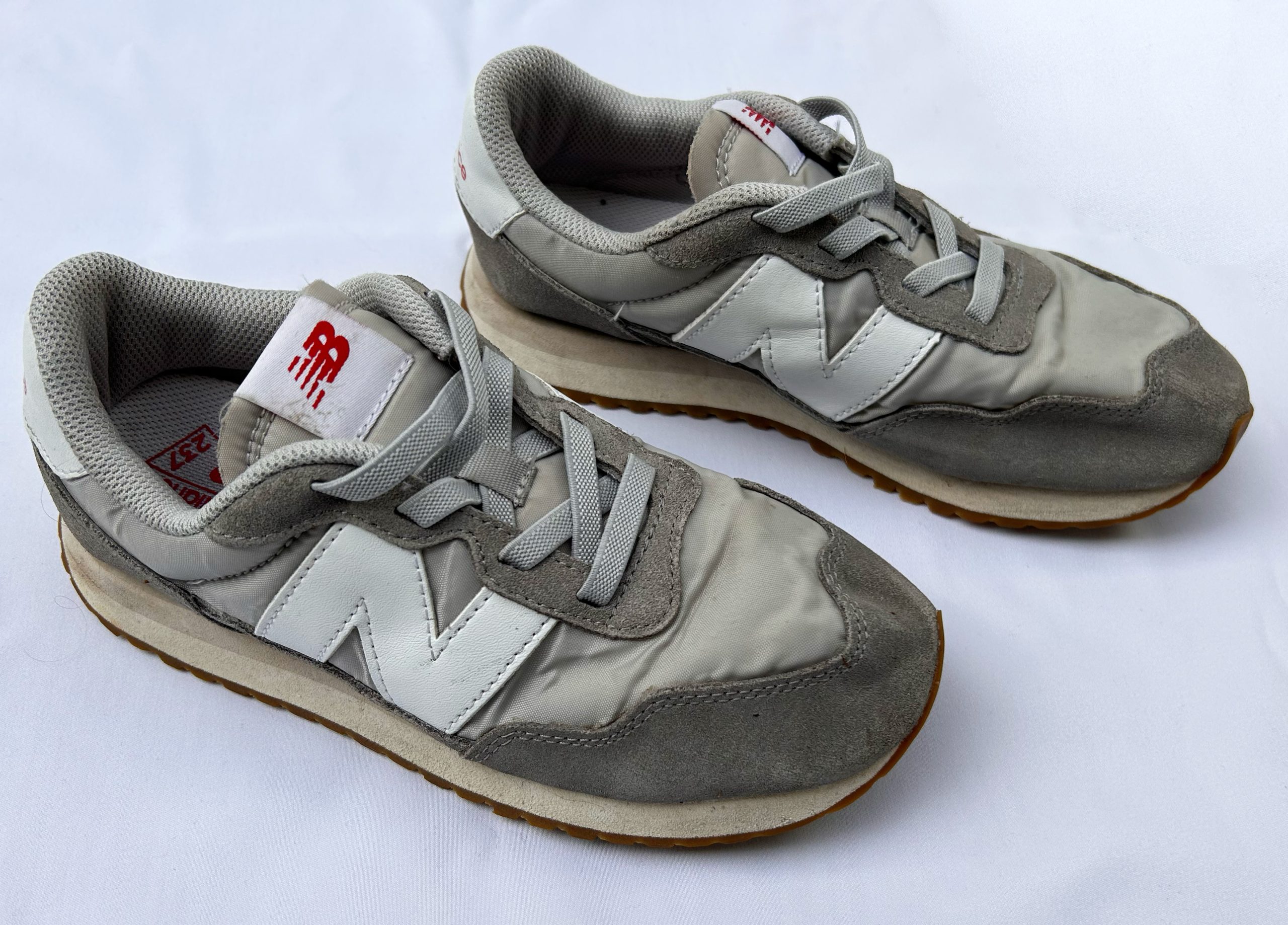 Junior new balance trainers best sale